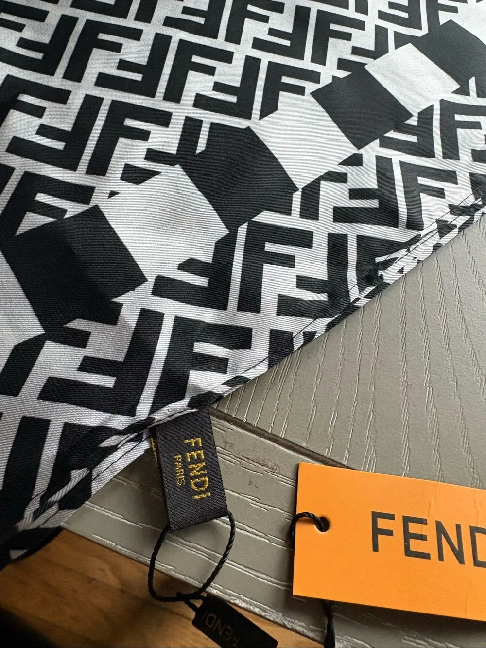FASHION Black & White Silk Scarf
